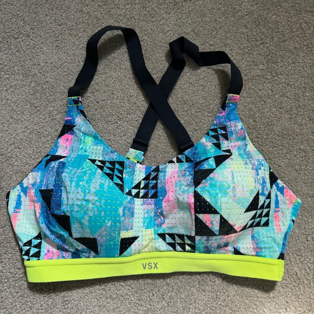 Victoria’s Secret Lightweight Mesh Sports Bra Medium Support